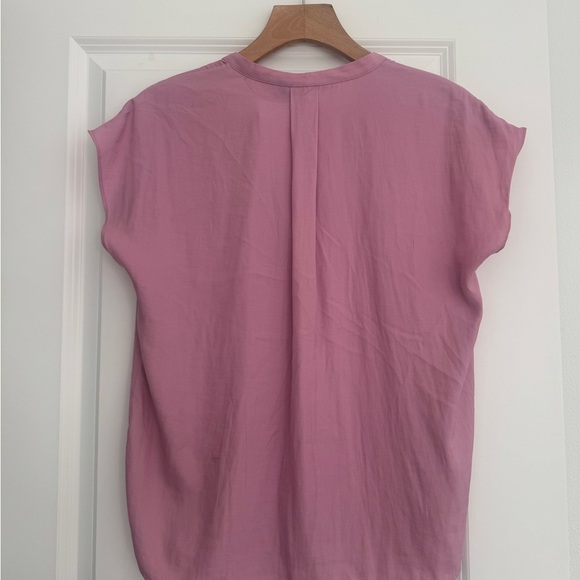 Banana Republic women’s pink v-neck short sleeve blouse short top size small - Picture 2 of 4